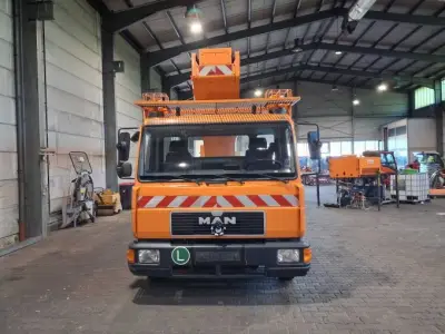 1 vrachtwagenhoogwerker – Ruthmann Steiger op MAN-chassis – kavel bij Zoll-Auktion, Hattingen