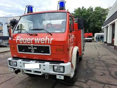 1 MAN-VW 8-150 Tanklöschfahrzeug Allrad (TLF 8/18) Feuerwehr – kavel bij Zoll-Auktion, Schweich