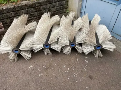 4 rolborstels – kavel bij Zoll-Auktion, Saarbrücken