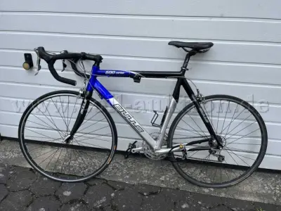 1 fiets van het merk Bulls 600 carbon, racefiets, 28 inch, 27 versnellingen – kavel bij Zoll-Auktion, Schloß Holte-Stukenbrock