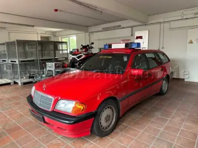 1 Feuerwehrfahrzeug Mercedes Benz C 200 CDI T – kavel bij Zoll-Auktion, Osterrönfeld