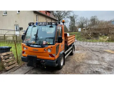 1 Multicar defekt mit Walzenstreuer FWS 350 und Vario Schneeschiebeschild FKP 1700 – kavel bij Zoll-Auktion, Franzburg