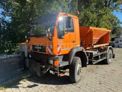 1 LKW MAN L90 mit Aufbau (Streuer) – kavel bij Zoll-Auktion, Ditzingen