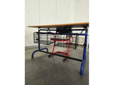 12 schooltafels – kavel bij Zoll-Auktion, Tarp
