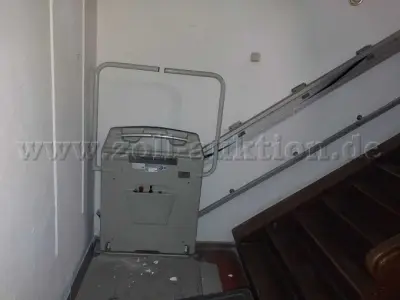 1 Plattformlift der CAMA Treppenlift GmbH(Aufzug); Typ Handi-Lift EA7 – kavel bij Zoll-Auktion, Aßling
