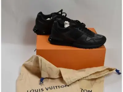 1 Paar Schuhe „Louis Vuitton“ Run Away Sneaker Size 8 – kavel bij Zoll-Auktion, Hamburg