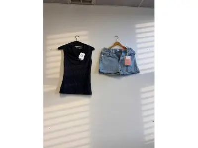 1 SaPo org. Pull&Bear Shorts,Gr.36 u. Tiger of Sweden Top, Gr.XS, blau, neu, 2-tlg – kavel bij Zoll-Auktion, Mainz