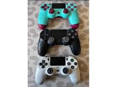 3 controllers, 2 van Sony, 1 merkloos, tweedehands – kavel bij Zoll-Auktion, Mainz