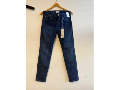 1 original Closed Jeans, dunkelblau, Gr. W27, neu – kavel bij Zoll-Auktion, Mainz