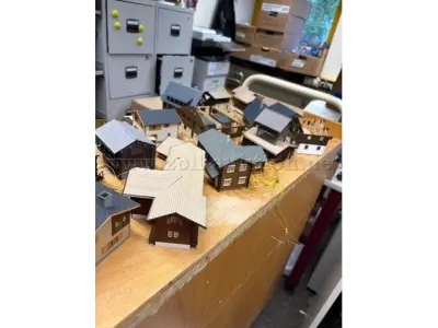 1 Konvolut 19 Bausätze Lasercut, Modellbau, H0 Spur – kavel bij Zoll-Auktion, Bad Kreuznach