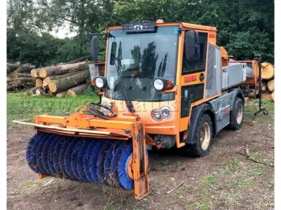 1 multifunctioneel werktuigdrager Hansa APZ 1003 met winterdienstuitrusting, met gebreken – kavel bij Zoll-Auktion, Gifhorn
