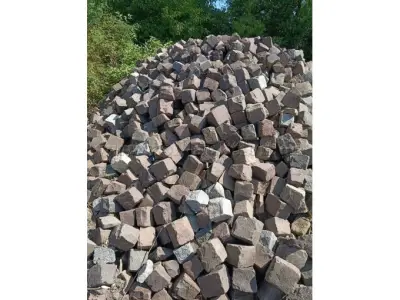 1 Konvolut Natursteinpflaster, Kleinsteinpflaster, rot-braun – kavel bij Zoll-Auktion, Straubing