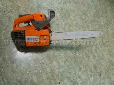 1 Husqvarna Kettensäge 338 XPT – kavel bij Zoll-Auktion, Nürnberg