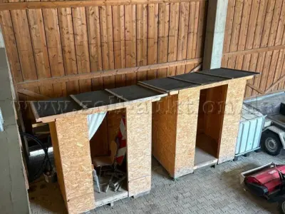 2 Pförtnerhäuschen aus OSB inkl. Transportpaletten- gebraucht – kavel bij Zoll-Auktion, Pfarrkirchen