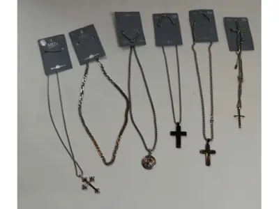 6 verschiedene Stainless Steel Ketten „Bijou Brigitte“ – kavel bij Zoll-Auktion, Hamburg