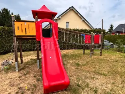 1 Kombinationsspielgerät Aukam mit Schrägaufstieg, Rutsche sowie Doppelschaukel – kavel bij Zoll-Auktion, Schloßvippach