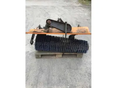 1 Stensballe frontmontierte Kehrmaschine Typ FF/L 1300 leichtes,mech. Mod., Defekt – kavel bij Zoll-Auktion, Hatten