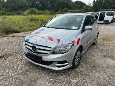 1 Mercedes Benz B250e (silber) – kavel bij Zoll-Auktion, Norderstedt