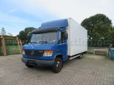 1 Mercedes Vario 816 D (Kofferaufbau, Hebebühne), Getriebe defekt – kavel bij Zoll-Auktion, Vechta