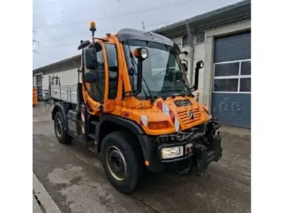 1 Unimog Mercedes Benz 405/12 U 400 – kavel bij Zoll-Auktion, Pforzheim
