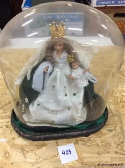 Oude glazen stolp met Madonna – kavel bij Vlavem
