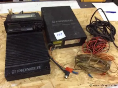Autoradio Pioneer + boosters – kavel bij Vlavem