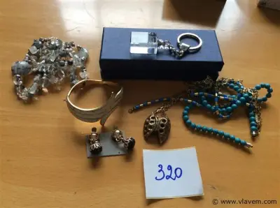 Lot fantasiejuwelen – kavel bij Vlavem