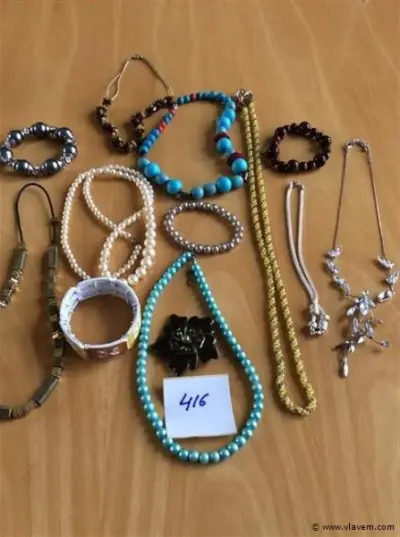 Lot diverse kransen – kavel bij Vlavem