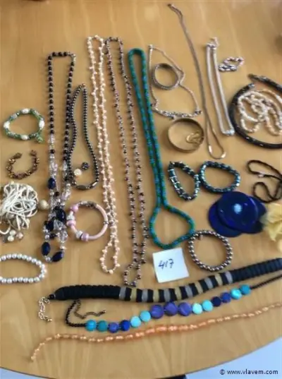 Lot diverse kransen – kavel bij Vlavem