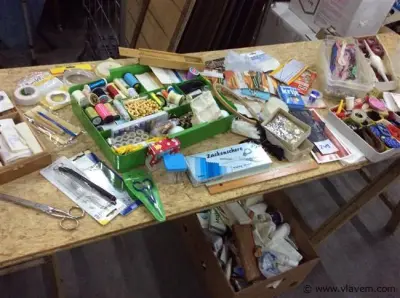 Lot naaigerief in box – kavel bij Vlavem