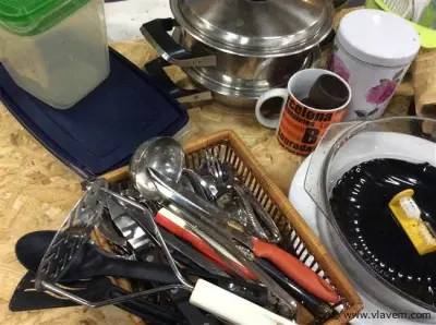 Lot potten pannen + divers – kavel bij Vlavem