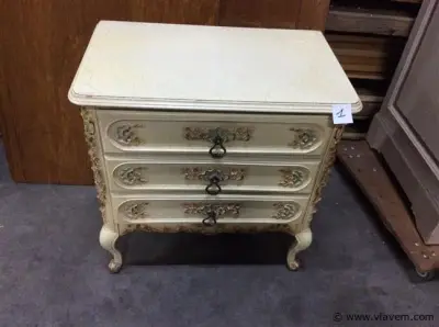 Commode – kavel bij Vlavem