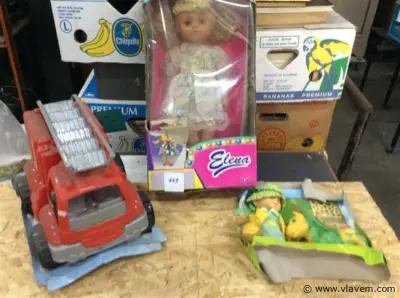 Lot speelgoed divers oa pop – kavel bij Vlavem