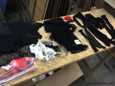 Lot zwarte texiel – kavel bij Vlavem