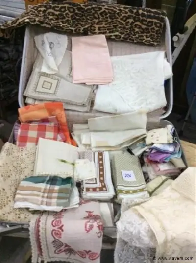 Lot textiel divers – kavel bij Vlavem