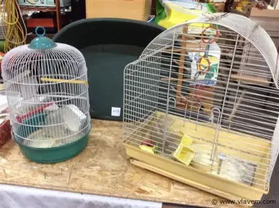 Vogelkooien + hondenmand – kavel bij Vlavem
