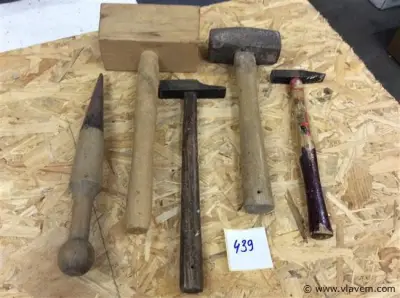 Lot werkmateriaal divers vnl hamers – kavel bij Vlavem