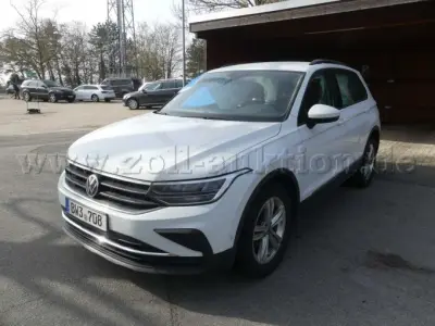 1 Volkswagen Tiguan 2.0 TDI Life 4Motion – economische total loss – kavel bij Zoll-Auktion, Helmstedt