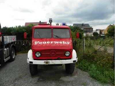 1 Feuerwehrfahrzeug DAIMLER-BENZ AG/UNIMOG 404 – kavel bij Zoll-Auktion, Schildau