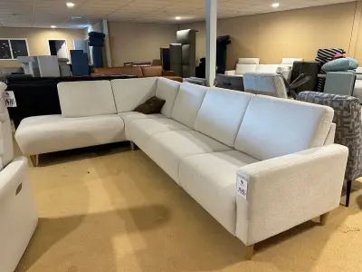 Hoekbank met open eiland, creme/wit – kavel bij Onlineveilingmeester, Joure
