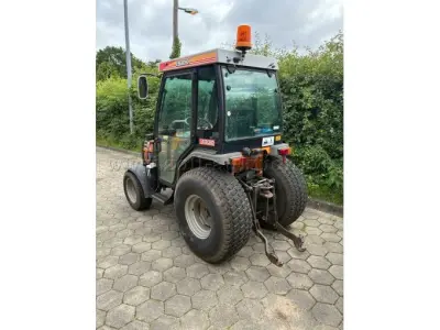 1 Iseki TH4-tractor – foto 2 – kavel bij Zoll-Auktion, Hamburg