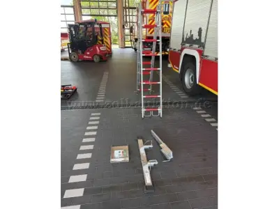 1 multifunctionele ladder van het bedrijf Günzburger Steigtechnik – kavel bij Zoll-Auktion, Gronau (Westf.)