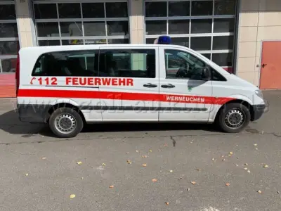 1 Feuerwehr Mannschaftsfahrzeug – kavel bij Zoll-Auktion, Werneuchen