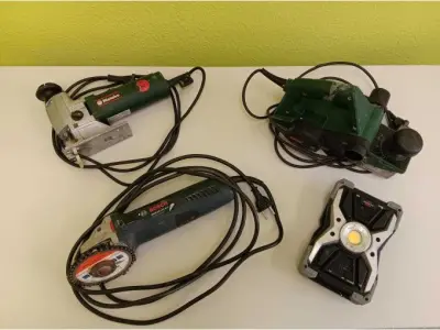 1 Bosch Elektrohobel + 1x Bosch Winkelschleifer + 1x Metabo Stichsäge &1x Strahler – kavel bij Zoll-Auktion, Lutherstadt Eisleben