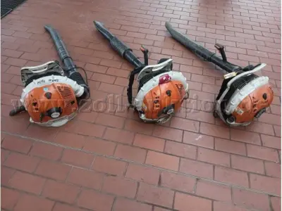 1 pakket met drie Stihl-bladblazers als deeldrager – kavel bij Zoll-Auktion, Bamberg