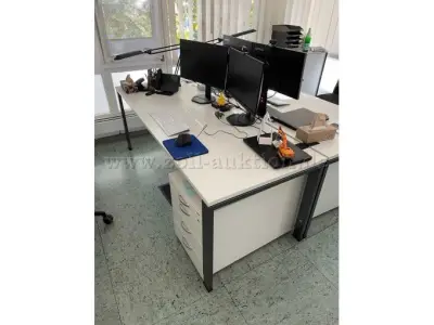 1 Vario Schreibtisch/Bürotisch 200 x 80 – kavel bij Zoll-Auktion, Neuss