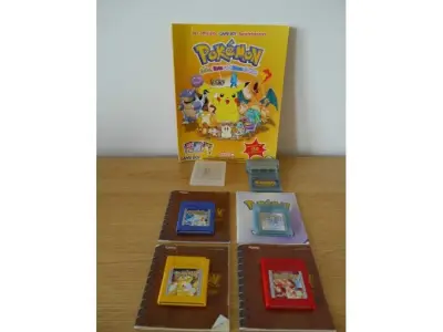 4 Original Pokemon GameBoy Spiele Gelb,Blau,Rot,Kristall Edition, Adapter, Heft – kavel bij Zoll-Auktion, Verden (Aller)