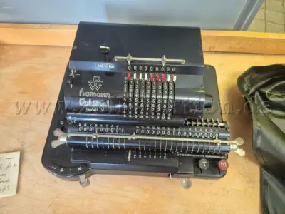 1 Rechenmaschine Hamann Automat Modell V – kavel bij Zoll-Auktion, Kiel