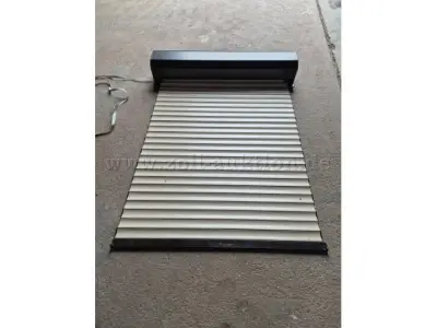 15 aluminium rolluiken met voorbevestiging in verschillende maten – kavel bij Zoll-Auktion, Burkau