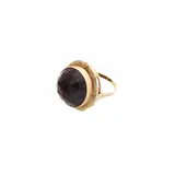 Een 14-kt gouden ring gezet met een gefacetteerde granaat, Hollands gekeurd – kavel bij Veilinghuis Korendijk